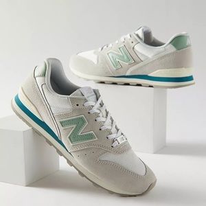 Urban Outfitters New Balance 996 Grey/Mint 8.5